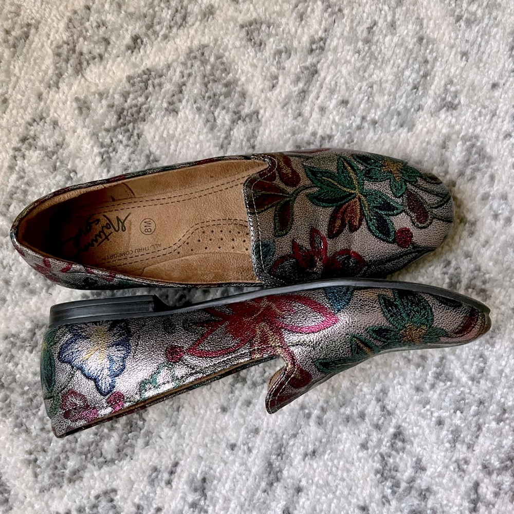 naturalizer loafer Alexis metallic floral